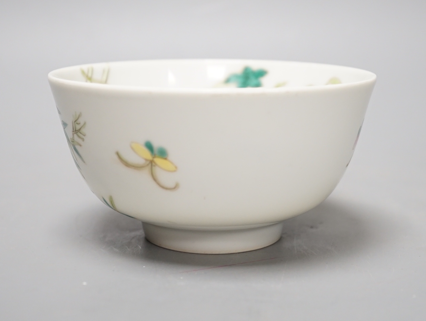 A Chinese famille rose ‘pomegranate’ bowl - 6.5cm high